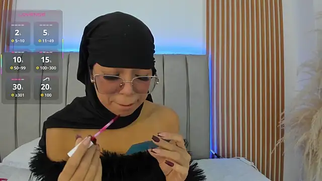 naishaa  online show from 12/04/25, 06:38