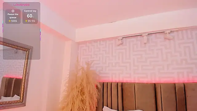 naishaa  online show from 05/15/26, 06:26