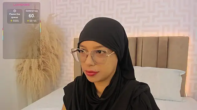 naishaa  online show from 05/21/26, 06:37