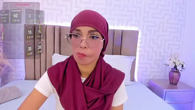 naishaa  online show from 07/07/26, 04:11