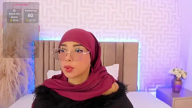 naishaa  online show from 07/28/26, 06:20