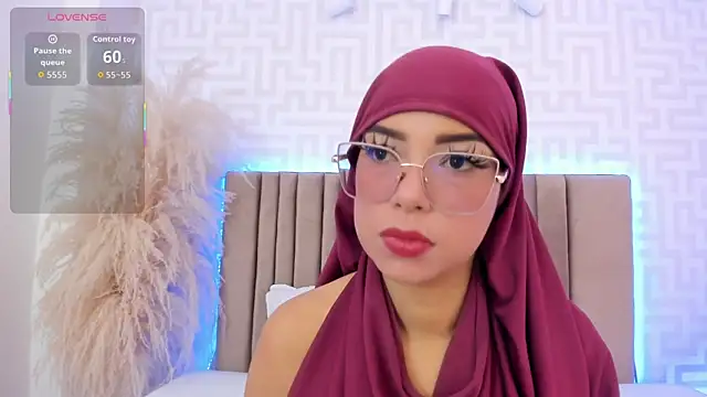 naishaa  online show from 07/28/26, 07:39