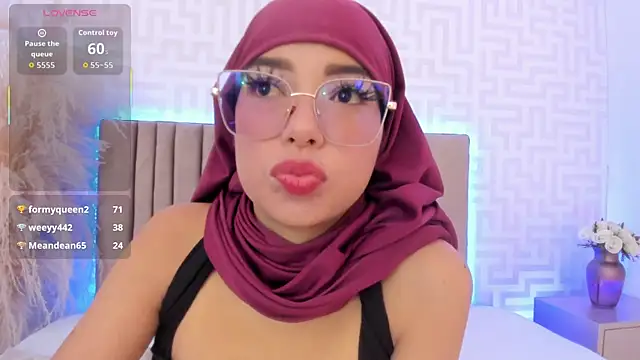 naishaa  online show from 07/28/26, 08:52