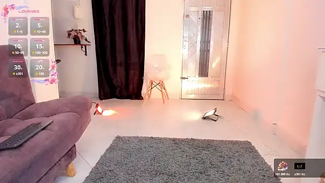 Snapshot of _Mia_Pink_ chatting on 10/17/25, 08:44 Mia Pink online show from 10/17/25, 08:44