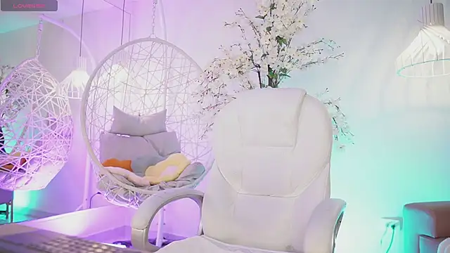 Snapshot of JadeSummerr chatting on 09/15/25, 11:43 JadeSummerr online show from 09/15/25, 11:43