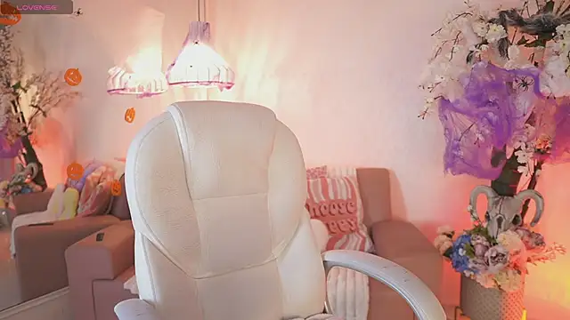 Snapshot of JadeSummerr chatting on 10/18/25, 11:44 JadeSummerr online show from 10/18/25, 11:44