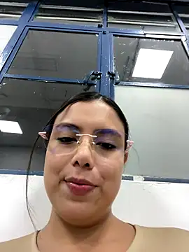 Snapshot of LICEET chatting on 09/18/25, 12:01 LICEET online show from 09/18/25, 12:01