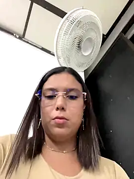 Snapshot of LICEET chatting on 09/27/25, 12:26 LICEET online show from 09/27/25, 12:26