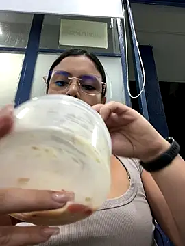 Snapshot of LICEET chatting on 10/06/25, 11:46 LICEET online show from 10/06/25, 11:46