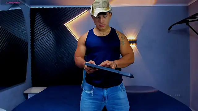 Horny nick18 online show from 06/08/26, 01:00