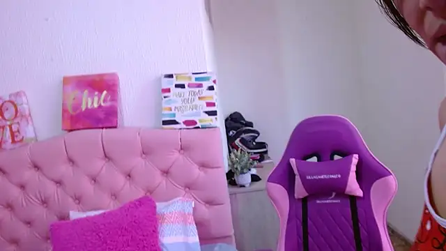 Charlote lowen online show from 10/05/25, 12:58