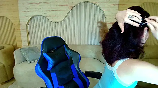 valentina r  online show from 11/02/25, 03:20