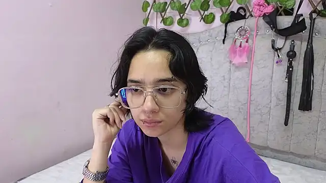 katalinathxandbritney1 online show from 09/23/25, 11:08