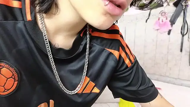 katalinathxandbritney1 online show from 10/01/25, 07:42