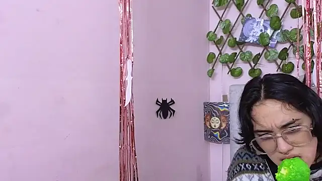 katalinathxandbritney1 online show from 10/06/25, 11:13