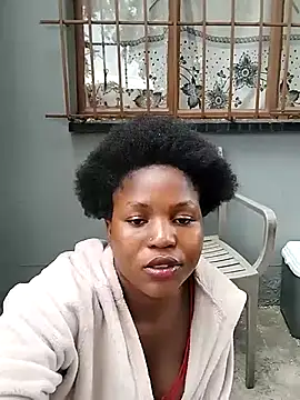 Snapshot of SweetHoney21_ chatting on 10/05/25, 02:15 SweetHoney21 online show from 10/05/25, 02:15