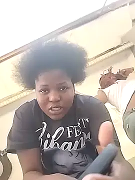 Snapshot of SweetHoney21_ chatting on 10/23/25, 01:54 SweetHoney21 online show from 10/23/25, 01:54