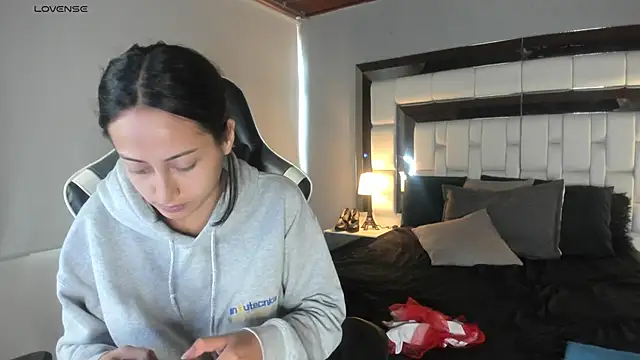 Snapshot of Adhara7 chatting on 09/16/25, 07:15 Adhara7 online show from 09/16/25, 07:15