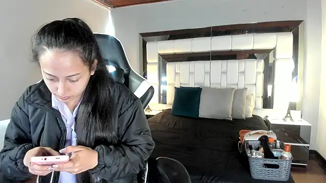 Snapshot of Adhara7 chatting on 10/21/25, 06:30 Adhara7 online show from 10/21/25, 06:30