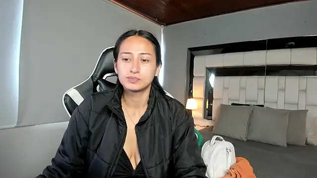 Snapshot of Adhara7 chatting on 10/28/25, 07:27 Adhara7 online show from 10/28/25, 07:27