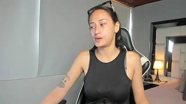 Adhara7 online show from 12/15/25, 08:24