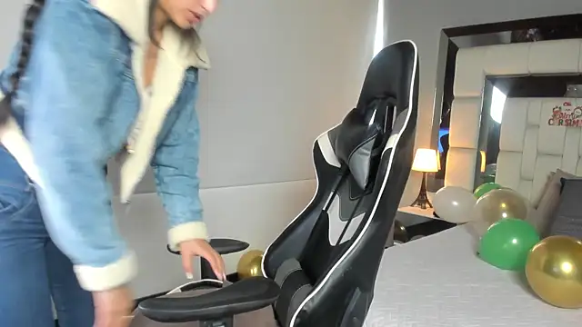 Adhara7 online show from 12/18/25, 07:31