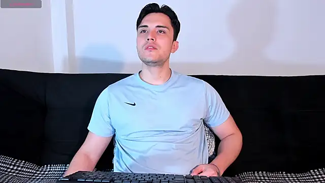 Snapshot of jasonxd9898 chatting on 10/05/25, 01:04 jasonxd9898 online show from 10/05/25, 01:04