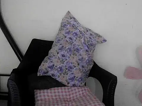 Snapshot of mimi15 chatting on 11/01/25, 10:56 mimi15 online show from 11/01/25, 10:56