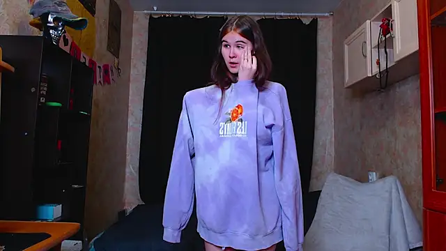 litle owl online show from 09/23/25, 05:05