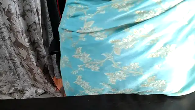 Snapshot of niya-cute chatting on 12/14/25, 12:10 niya-cute online show from 12/14/25, 12:10