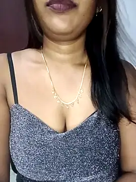 Snapshot of Tamil_kavinila chatting on 04/05/26, 04:15 Tamil kavinila online show from 04/05/26, 04:15