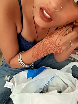 Naira-Tripathi online show from 09/17/25, 05:20