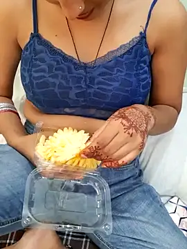 Naira-Tripathi online show from 09/28/25, 05:35