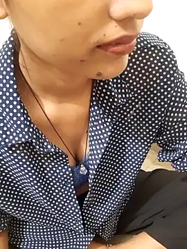 Naira-Tripathi online show from 10/09/25, 04:54