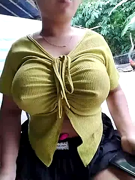 Snapshot of Akira_sera chatting on 11/15/25, 11:43 Akira sera online show from 11/15/25, 11:43