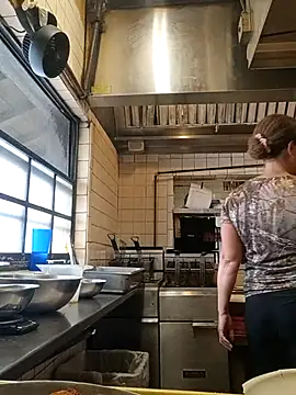 sarahkat86 online show from 09/17/25, 05:14