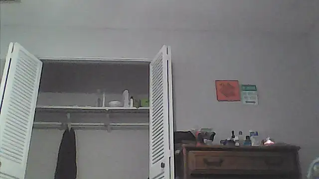 sarahkat86 online show from 05/03/26, 11:22