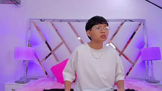 Snapshot of michell__petit_ chatting on 09/14/25, 12:26 michell  petit  online show from 09/14/25, 12:26