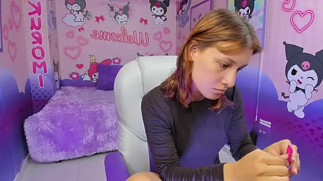 Snapshot of michell__petit_ chatting on 10/14/25, 12:06 michell  petit  online show from 10/14/25, 12:06