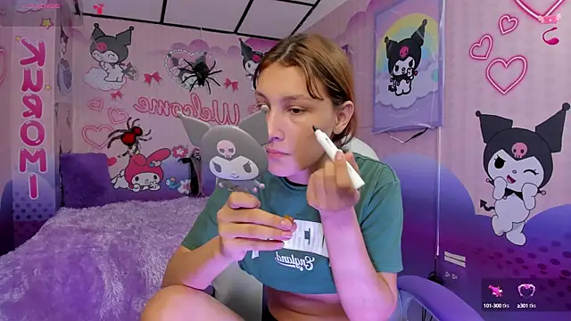 Snapshot of michell__petit_ chatting on 10/15/25, 11:54 michell  petit  online show from 10/15/25, 11:54