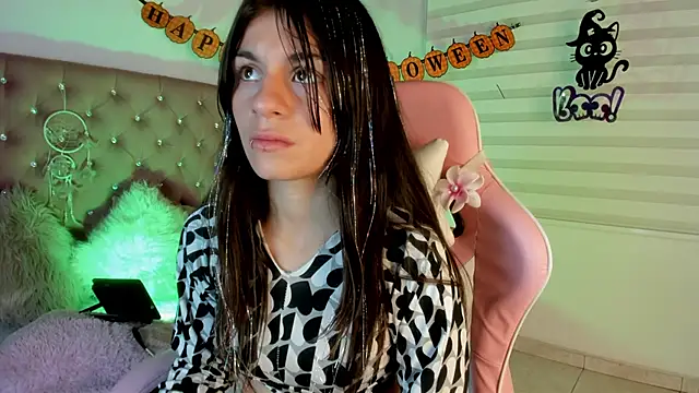 Jade rey  online show from 10/11/25, 04:12