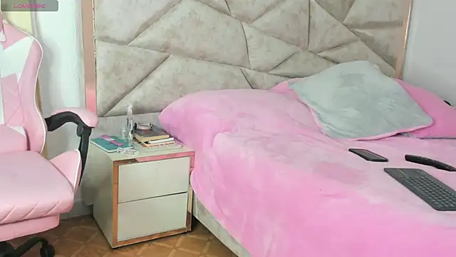 kendal hot01 online show from 10/02/25, 10:55