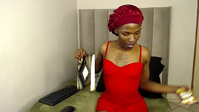 Snapshot of Trans_fairy chatting on 11/21/25, 06:39 Trans fairy online show from 11/21/25, 06:39