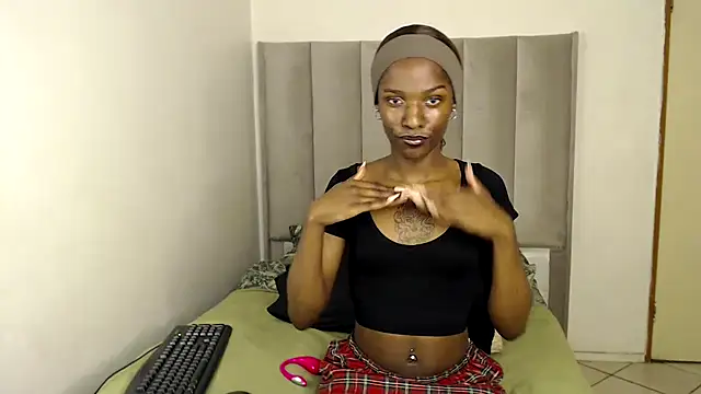 Snapshot of Trans_fairy chatting on 11/29/25, 06:22 Trans fairy online show from 11/29/25, 06:22