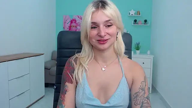 Snapshot of LilFleurish chatting on 10/12/25, 05:17 LilFleurish online show from 10/12/25, 05:17