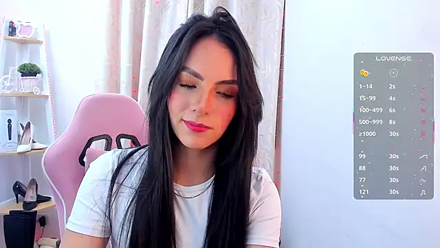 sarah saenz  online show from 10/09/25, 03:37