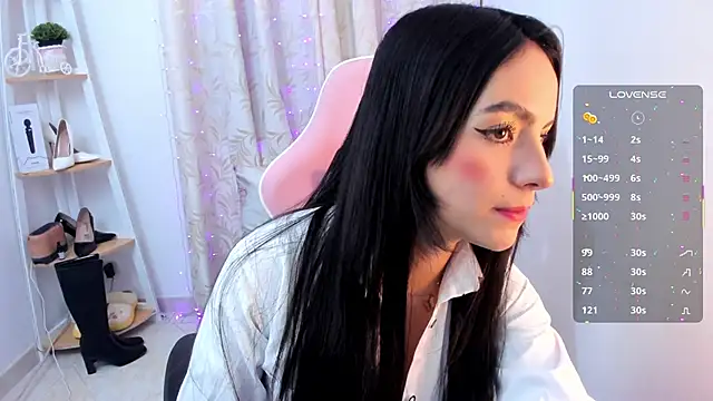 sarah saenz  online show from 10/16/25, 04:02