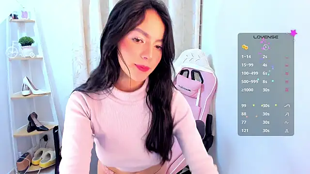 Snapshot of sarah_saenz_ chatting on 11/25/25, 02:44 sarah saenz online show from 11/25/25, 02:44