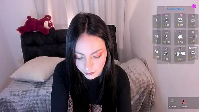 sarah saenz  online show from 05/22/26, 06:09