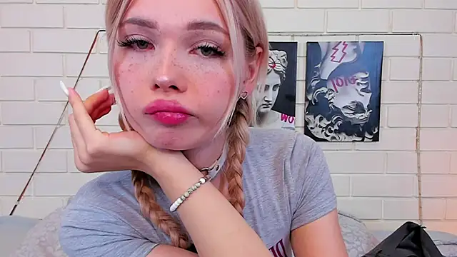 Blondy Fina online show from 09/25/25, 05:00